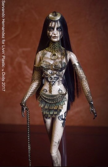 Livin’ Plastic Dolls tiene distintos