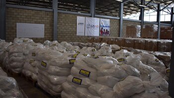 Toneladas de alimentos y medicamentos