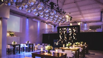 El complejo ofrece sus salones