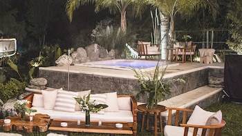 El jacuzzi exterior del complejo