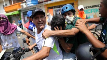 La oposición en Venezuela enfrenta represión.