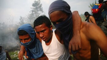 Cientos de venezolanos resultaron heridos por la represión chavista (REUTERS/Edgard Garrido)