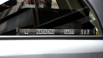 El féretro con el cuerpo