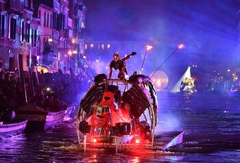 Artistas durante las festividades de