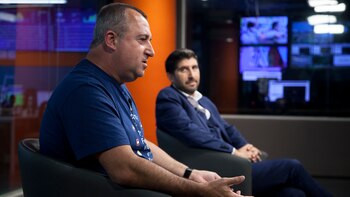 Parolari junto a su abogado