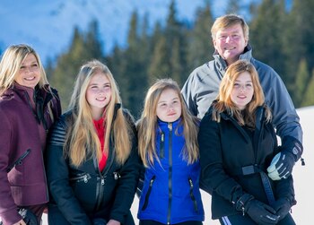Máxima junto a sus hijas –