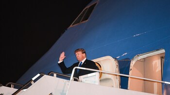 Donald Trump desciende del Air