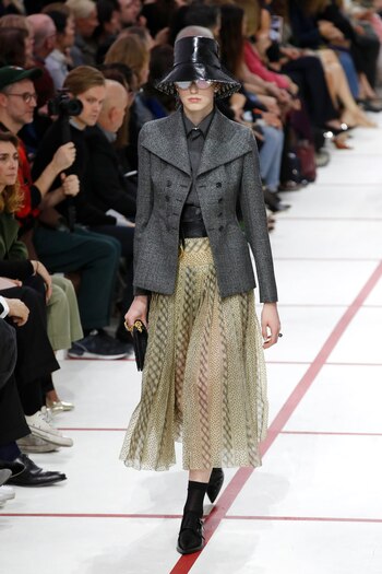 British style y polka dots.