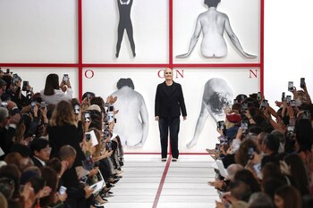 Maria Grazia Chiuri ovacionada por