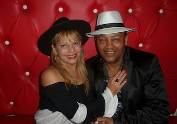 Jimmy junto a su esposa