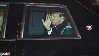 Trump en su automóvil el