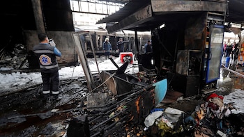 Un paramédico toma una foto