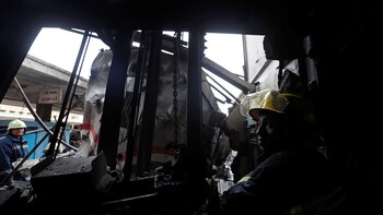 Un rescatista, con la mirada