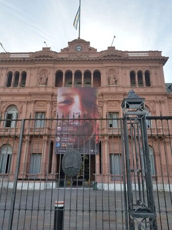 El frente de la Casa
