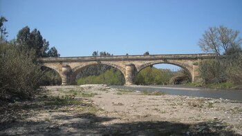 El antiguo puente sobre el