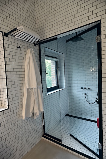 La ducha del baño principal