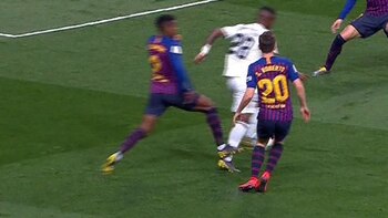 El pisotón de Nelson Semedo