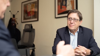 “La gente que está empleada, si la economía empieza a reactivar, rápidamente comenzará a generar más ingresos y eso puede impulsar el consumo”