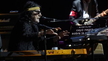 “De mí”, “La máquina de