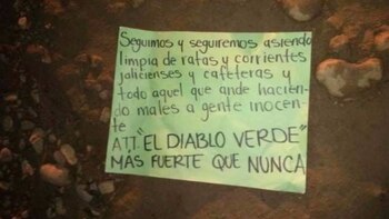 Junto a la cartulina se