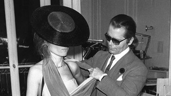 Chloé homenajeó a Karl Lagerfeld