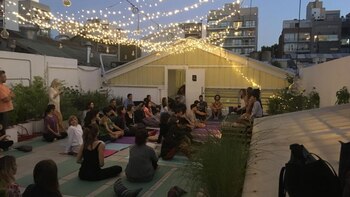 A los servicios tradicionales, las