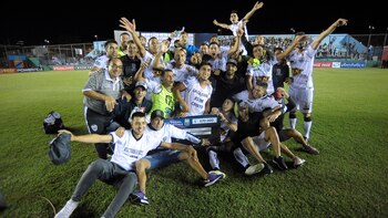 Estudiantes de Buenos Aires avanzó