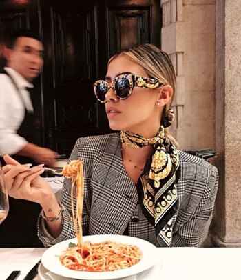 La hija de Luis Miguel tiene casi un millón de seguidores en Instagram.