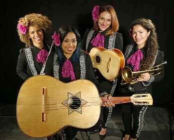 La agrupación femenina de mariacho Flor de Toloache quieren representar los derechos básicos de los indocumentados con “El Corrido de David y Goliat” (Foto: Flor de Toloache)