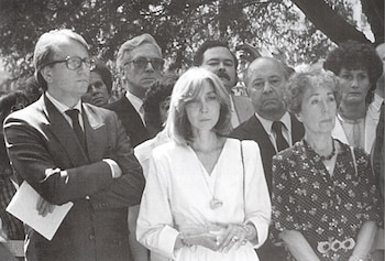 Hector Bianciotti, Maria Kodama y Aurora Bernardez en el entierro de Borges (Ginebra, Plainpalais, junio 18 de 1986)