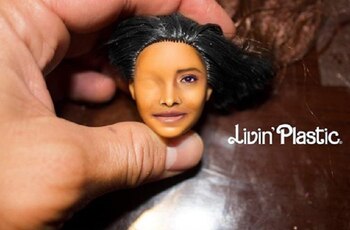 Sus muñecas de la actriz mexicana Yalitza Aparicio han sido un éxito (Foto: Instagram @livinplastic)