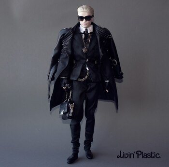 En su modelo, no quiso calcar las facciones de Karl Lagerfeld sino transmitir que él “es moda, es arte” (Foto: Instagram @livinplastic)