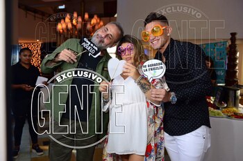 More y Facundo posan con