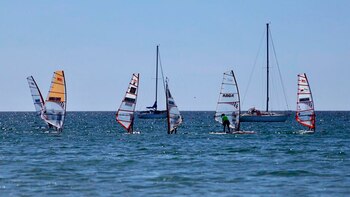 El cordobés Martín Reutemann y la mendocina Constanza Almenara fueron los campeones en windsurf