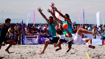 Una estupenda imagen de lo que fue la final entre Chubut y Buenos Aires: hubo mucho fervor del público durante todo el encuentro