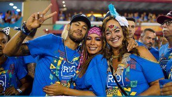 Neymar desfiló con la escuela