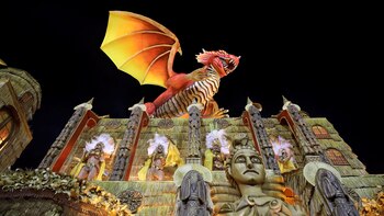 Un dragón en la carroza