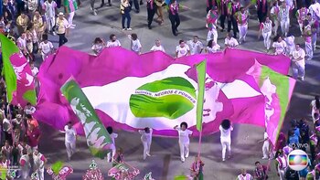 La bandera de Brasil presentada