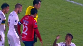 Agustín Almendra le reclama la