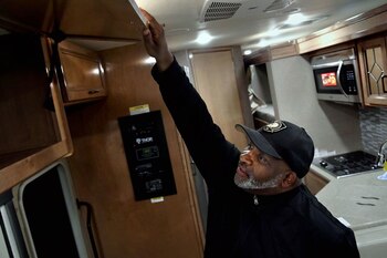 Davis realiza una verificación final