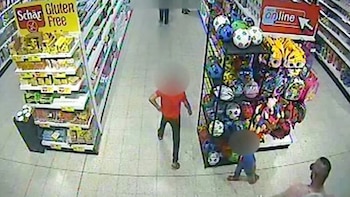 El pequeño jugaba con su