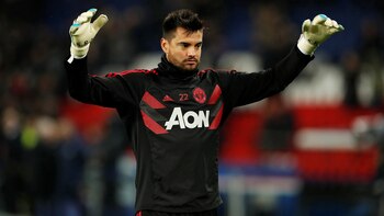 Sergio Romero es suplente de