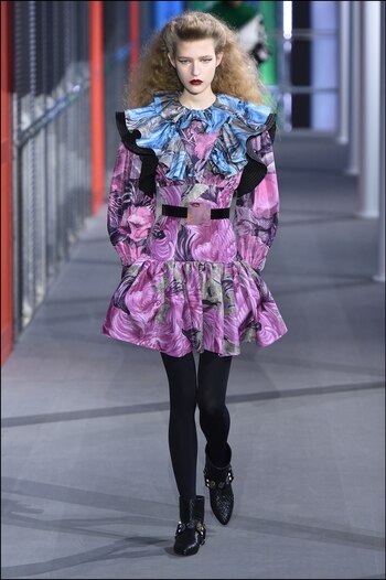 Volados y cinturas marcadas, dos