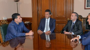 El gobernador de La Rioja, Sergio Casas, junto a Sergio Massa y Miguel Pichetto