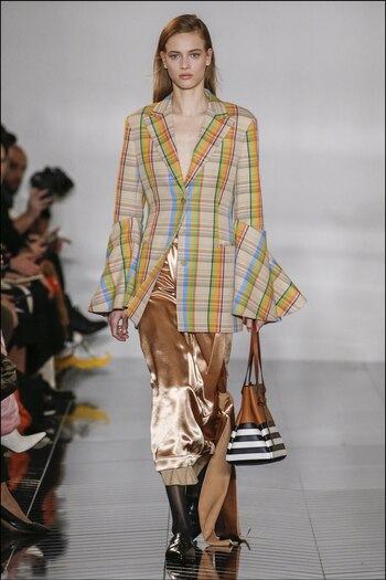 Cuadros + satén, una combinación