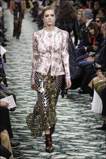 Satén y falda hecha con