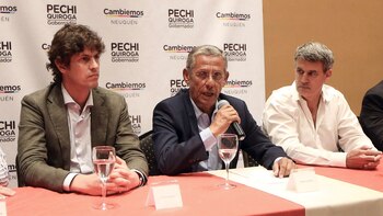 En el centro, Horacio Pechi