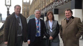 Patricia Bullrich junto a parte