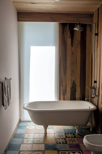 El baño en suite está