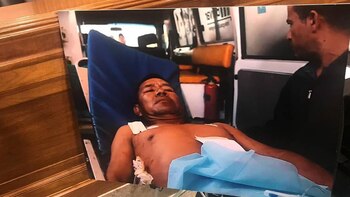 Un voluntario herido por la